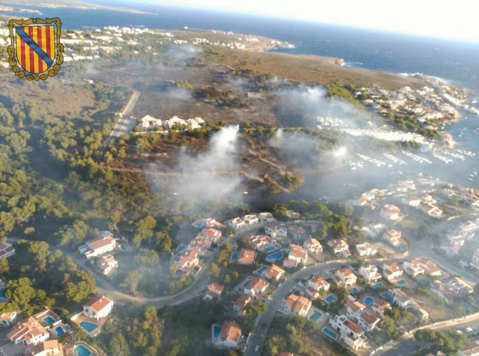 incendio menorca humo