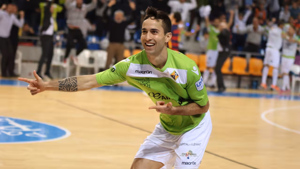 Joao marcando un gol con el Palma Futsal