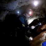 La Guardia Civil inspecciona el interior de la cueva de Vallgornera