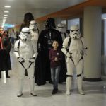 Darth Vader, Chewbacca y los soldados imperiales de Star Wars visitan a los niños de Son Espases