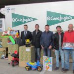 El Corte Inglés entrega un camión con 300 juguetes a la Associació de Bombers de Balears