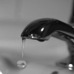 Un estudio dice que no se debe subir la factura del agua