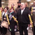 Los comerciantes de Palma sin luces de Navidad protestan entregando dos cirios al alcalde