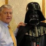Darth Vader se retira de la vida pública