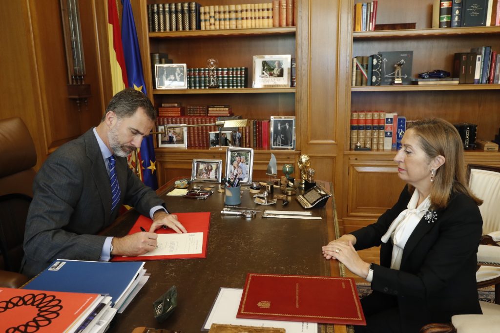 El Rey firma el nombramiento de Rajoy