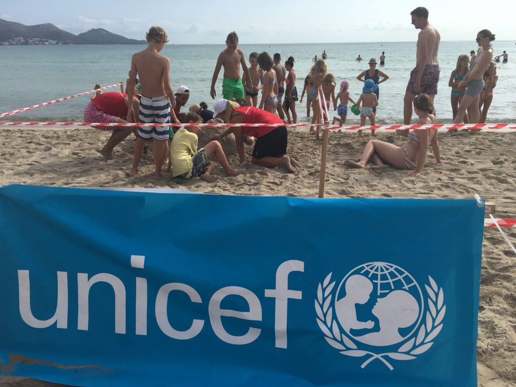 celebración en playas de muro a favor de unicef