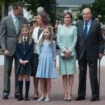 Aplausos y vítores a la Familia Real en la comunión de la infanta Sofía