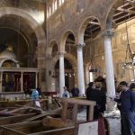 Un doble ataque suicida a iglesias siembra el pánico en Egipto