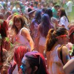 Fiesta benéfica Holi en Palma para apoyar a las personas enfermas de Huntington