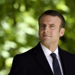 Macron conforma un gobierno con ministros de cinco partidos