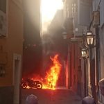 Se quema un contenedor y tres motos en Palma