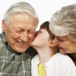 Dos de cada tres abuelos ignora su derecho a ver a sus nietos en caso de divorcio