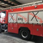 Pintadas en los camiones de Bomberos para protestar contra la gestión de Cort...