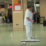 Ya se está limpiando el aeropuerto de Eivissa