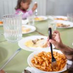 Las familias con rentas más altas no podrán optar a las becas de comedor
