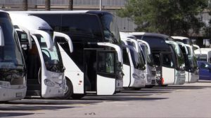 Empresas del sector de transporte discrecional han aparcado por el momento la idea de manifestarse contra el decreto ley de medidas urgentes