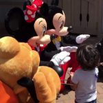 El vídeo de la emoción de un niño que se comunica a través de la lengua de signos con los personajes Disney