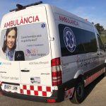 Un motorista de 51 años sufre múltiples traumatismos tras chocar con un vehículo en Eivissa