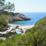 Un total de 153.927 personas usaron el transporte público para acceder este verano a Comte, Cala Salada y Benirràs (Eivissa)