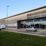 El Hospital Mateu Orfila suspende operaciones programadas al tener que abrir una nueva UCI