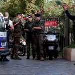 Un hombre atropella a seis militares en las afueras de París