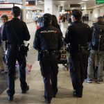 Los propios policías del aeropuerto de Palma denuncian que están "desbordados"