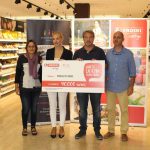 Eroski entrega a Projecte Home Balears 40.000€ recaudados en la campaña "Contigo, la vida coge color"