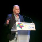 González Pons califica de "surrealista y estrambótica" la presentación en Brujas de la candidatura de Puigdemont