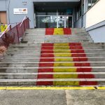 Aparece la bandera de España pintada en las escaleras del IES Santa Margalida
