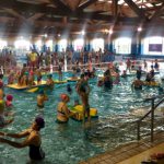 Unas 800 personas participan en la primera fiesta acuática del IME