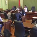La oposición critica que se quiera poner un sueldo de 95.000 euros al director de la Oficina Anticorrupción