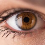 Realizar un análisis no invasivo del ojo puede ayudar a detectar el Alzheimer