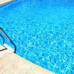 Un niño de dos años muere ahogado en la piscina de su casa mientras sus padres dormían