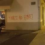 Aparecen pintadas contra el turismo en el centro de Eivissa