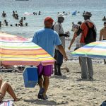 Los vendedores 'top manta' de Playa de Palma "son controlados desde un BMW blanco"