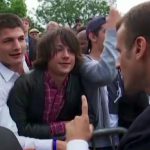 Emmanuel Macron regaña a un estudiante por llamarle Manu