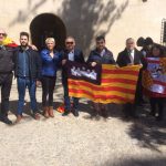Una quincena de manifestantes protestan en contra del recién aprobado decreto del catalán