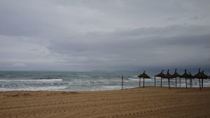 El tiempo, lluvia, viento, playa de palma