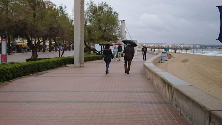 El tiempo, lluvia, mal tiempo, playa de palma