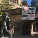 Arran cuelga una pancarta en Palma en contra de Pericay, Campos y Bauzá
