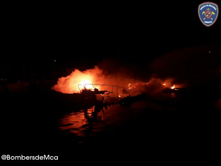 bombers incendi embarcacions port pollença