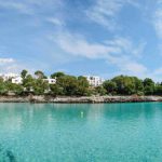 Cala Gran, sa Font de n’Alis y Cala Santanyí reciben la Bandera Azul