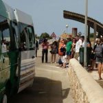 El bus lanzadera a la playa de Es Trenc empieza a funcionar este lunes