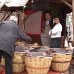 Los comerciantes de la Plaça de la Drassana se encuentran con destrozos y robos masivos tras el Día de Balears
