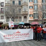 Un centenar de personas se concentran en Palma en apoyo a Proactiva Open Arms