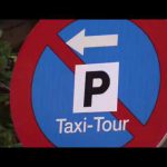 Vecinos de la Seu denuncian al Ajuntament por las paradas de taxi-tour en Palau Reial