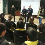 La Policía Nacional imparte charlas a menores en Maó sobre los riesgos en internet