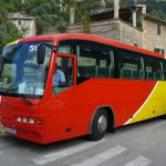 Un autobús del TIB y una furgoneta colisionan en la carretera entre Valldemossa y Deià