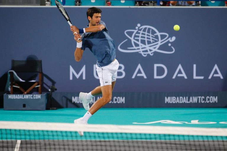 Djokovic gana en Abu Dabi