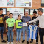 El Atlético Baleares hace entrega de un cheque de 300 euros a Asnimo